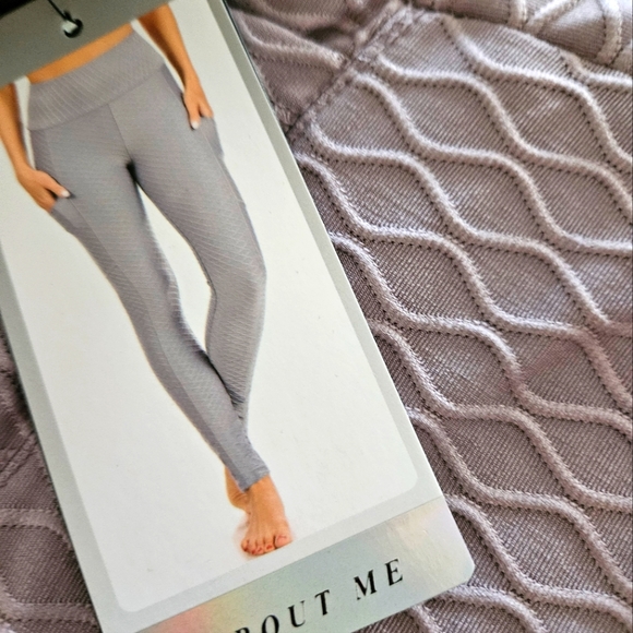 ShoActive Butt Sculpting Leggings. NWT - Picture 3 of 12
